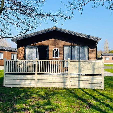 Happy Days Lodge With Hot Tub York Exterior foto