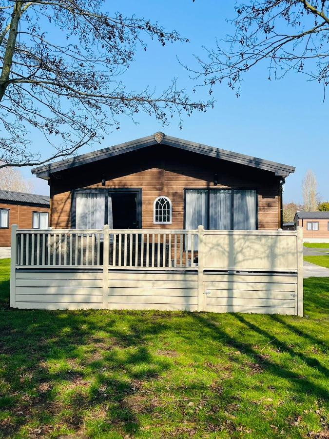 Happy Days Lodge With Hot Tub York Exterior foto